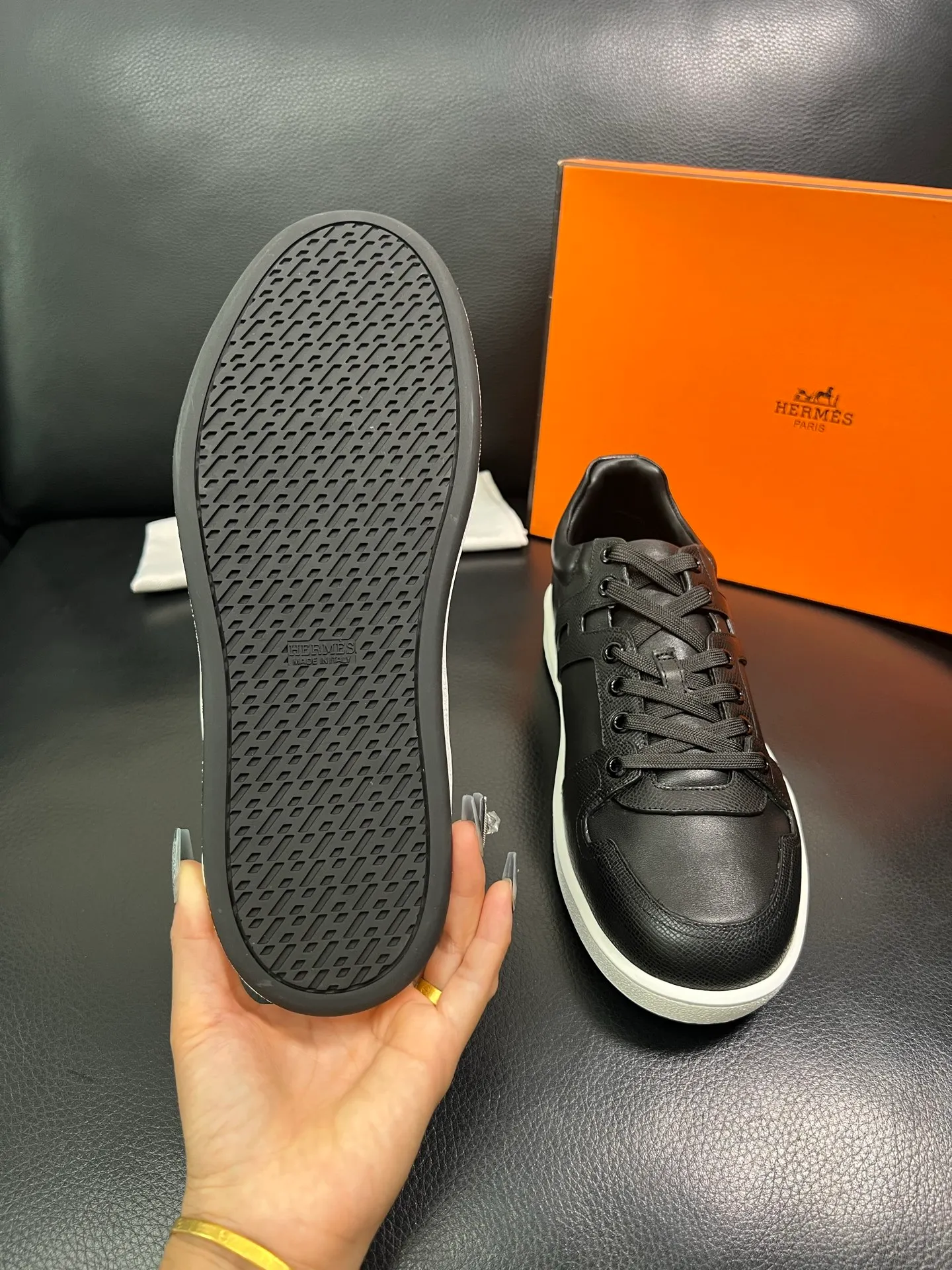 Men's shoes 💰700 Hermes Top Purchasing Agent Hermes counters are on sale at the same time with original factory configuration, original cowhide fabric imported from Italy, high-quality splicing technology, fully imported water-dyed cowhide lining, soles: original soles specially provided by the original factory are super comfortable, the original factory and single goods are of high quality, welcome to compare at the same time at the counter, code number 38-44 (customized 45 46) 85851